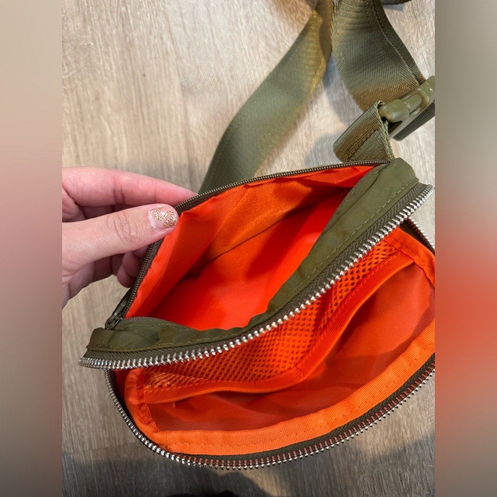 Green Crossbody Belt Bag - Picture 4 of 4
